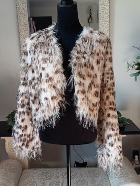 Faux Fur Leopard Print Cropped Jacket - Women